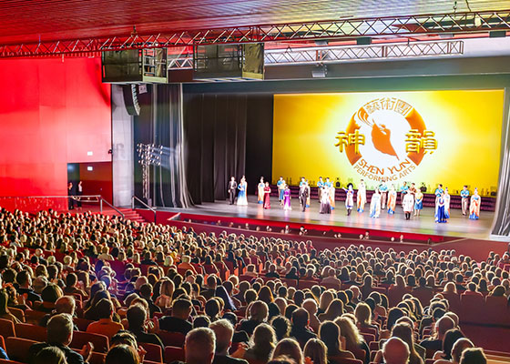 欧美观众:神韵能量纯净心灵