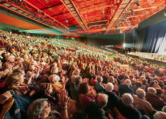 观神韵迎新年 欧美亚观众感恩赐福