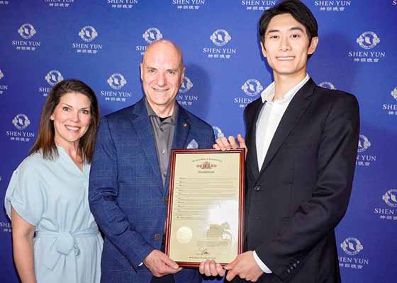 各国观众赞神韵艺术家勇气非凡(下)
