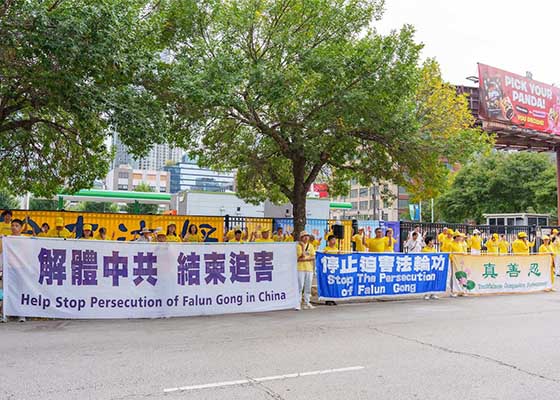 芝加哥中领馆前和平集会民众支持法轮功反迫害