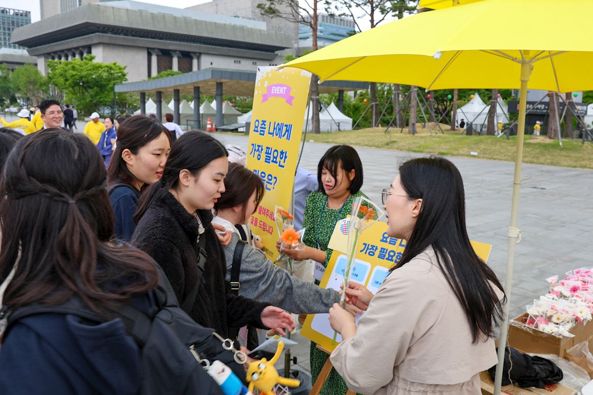 韩国学员在首尔欢庆世界法轮大法日